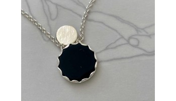 COLAR ALINHAMENTO LUNAR ONIX PEQUENO COLAR ALINHAMENTO LUNAR ONIX PEQUENO
