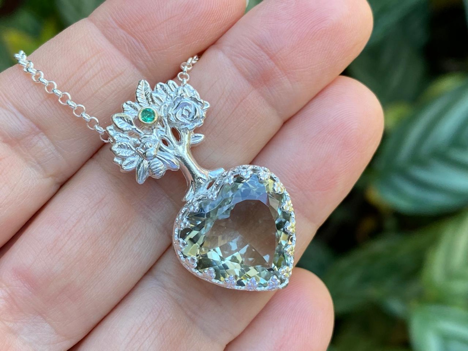 COLAR CORAÇÃO APIS 