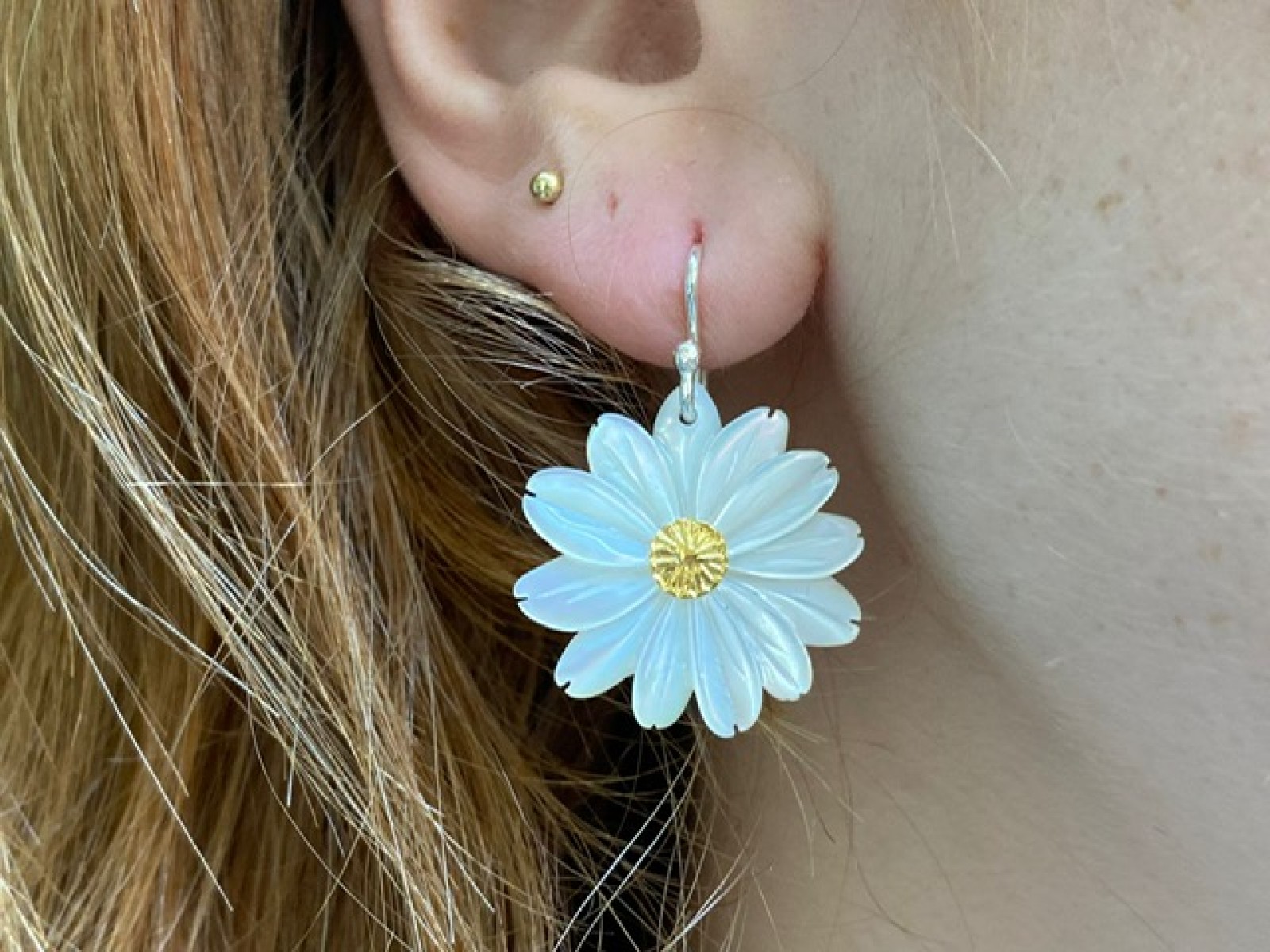 BRINCO HANA MADREPÉROLA BRINCO HANA MADREPÉROLA