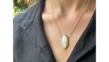 COLAR SHAKTI MADREPÉROLA 