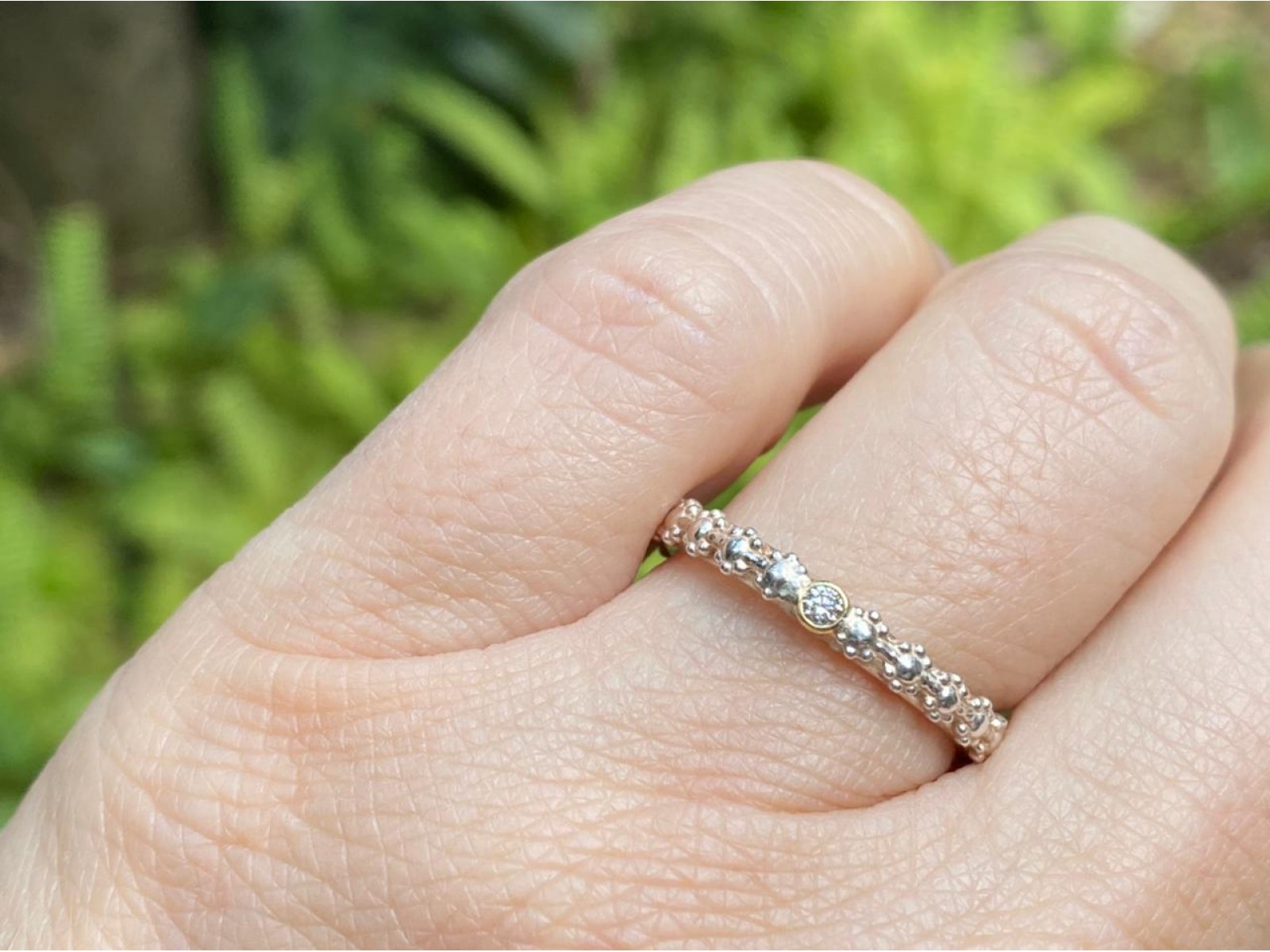 ANEL HARI COM DIAMANTE