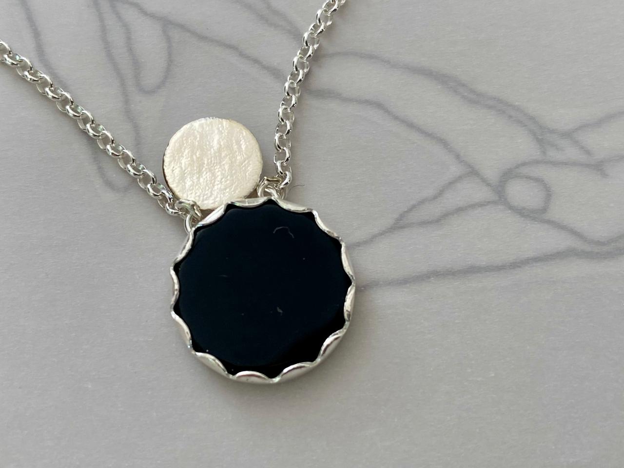 COLAR ALINHAMENTO LUNAR ONIX PEQUENO