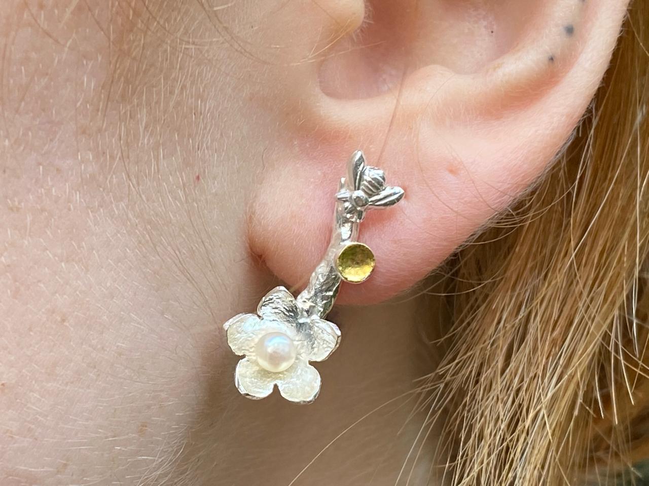 BRINCO GALHO SAKURA PÉROLA PEQUENO